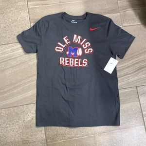Ole Miss Rebels T-shirt - Size Medium